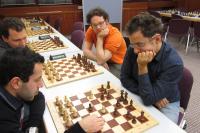 GM Aronjan und GM Melkumjan spielen sich warm